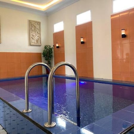Kayz Villa Batu Dengan Kolam Renang Pribadi 外观 照片