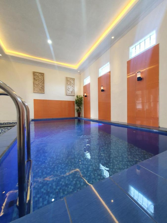 Kayz Villa Batu Dengan Kolam Renang Pribadi 外观 照片